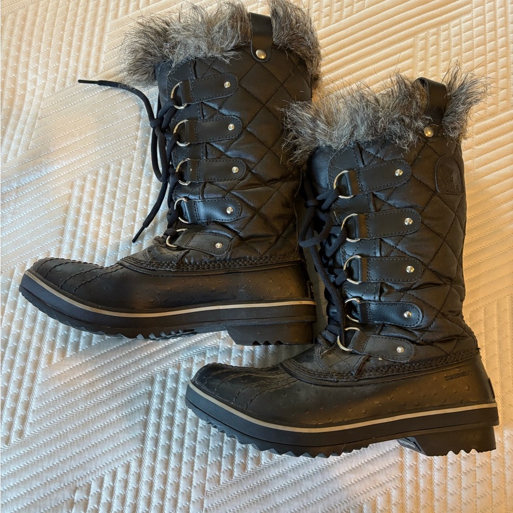 Sorel Black Quilted Winter Boots with Faux Fur